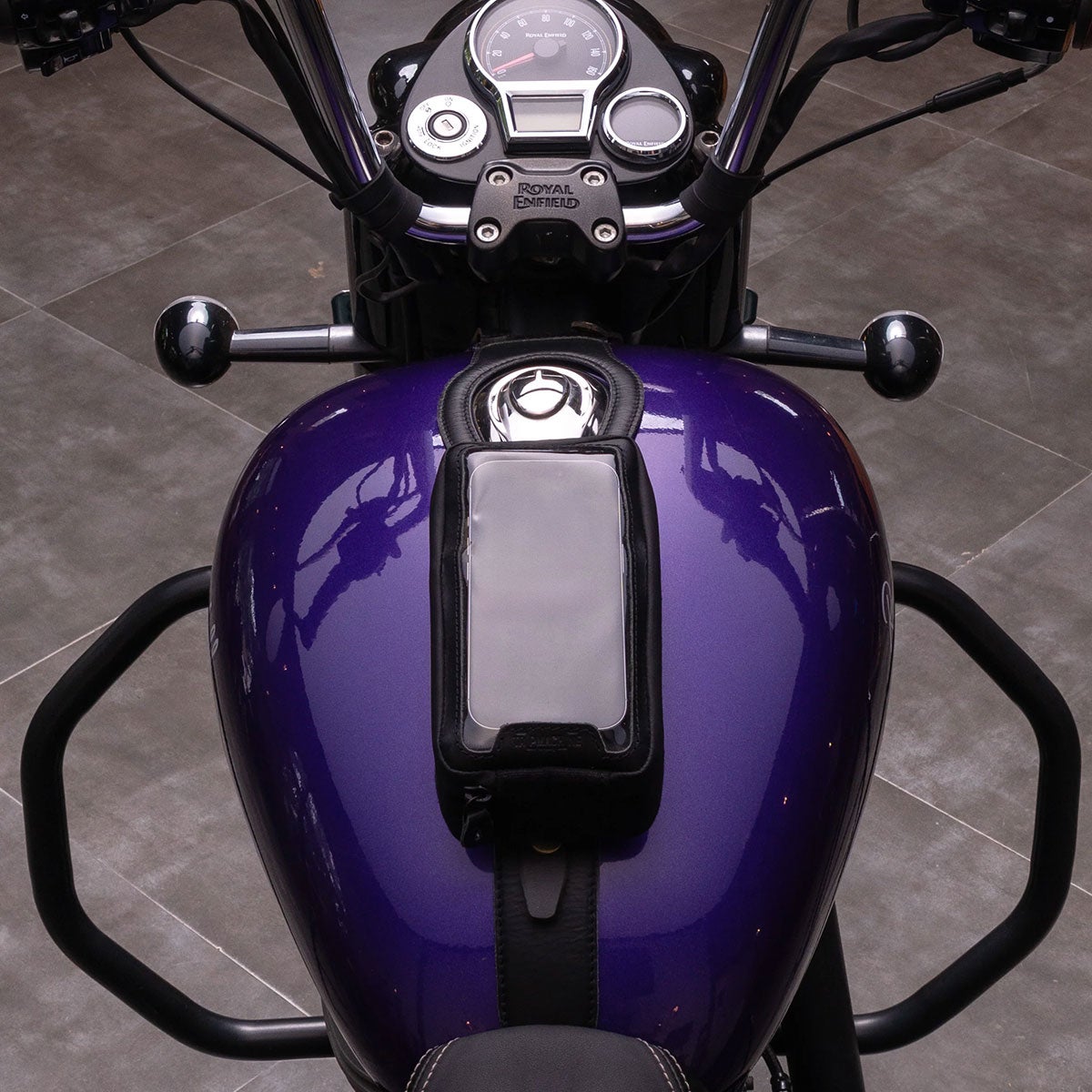 Trip Machine｜タンクストラップ for ロイヤル・エンフィールド Classic 350/Goan 350｜雑貨｜ブラック｜使用イメージ
