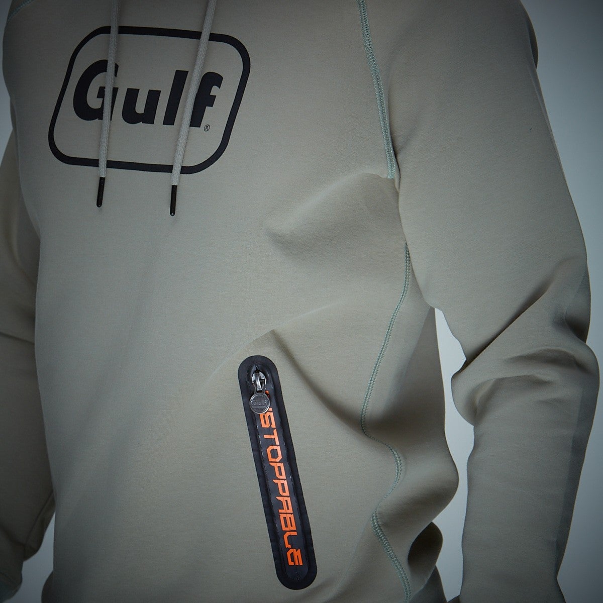 GULF｜ガルフ ストレッチ フーディ｜ウェア｜オリーブ｜モデル着用