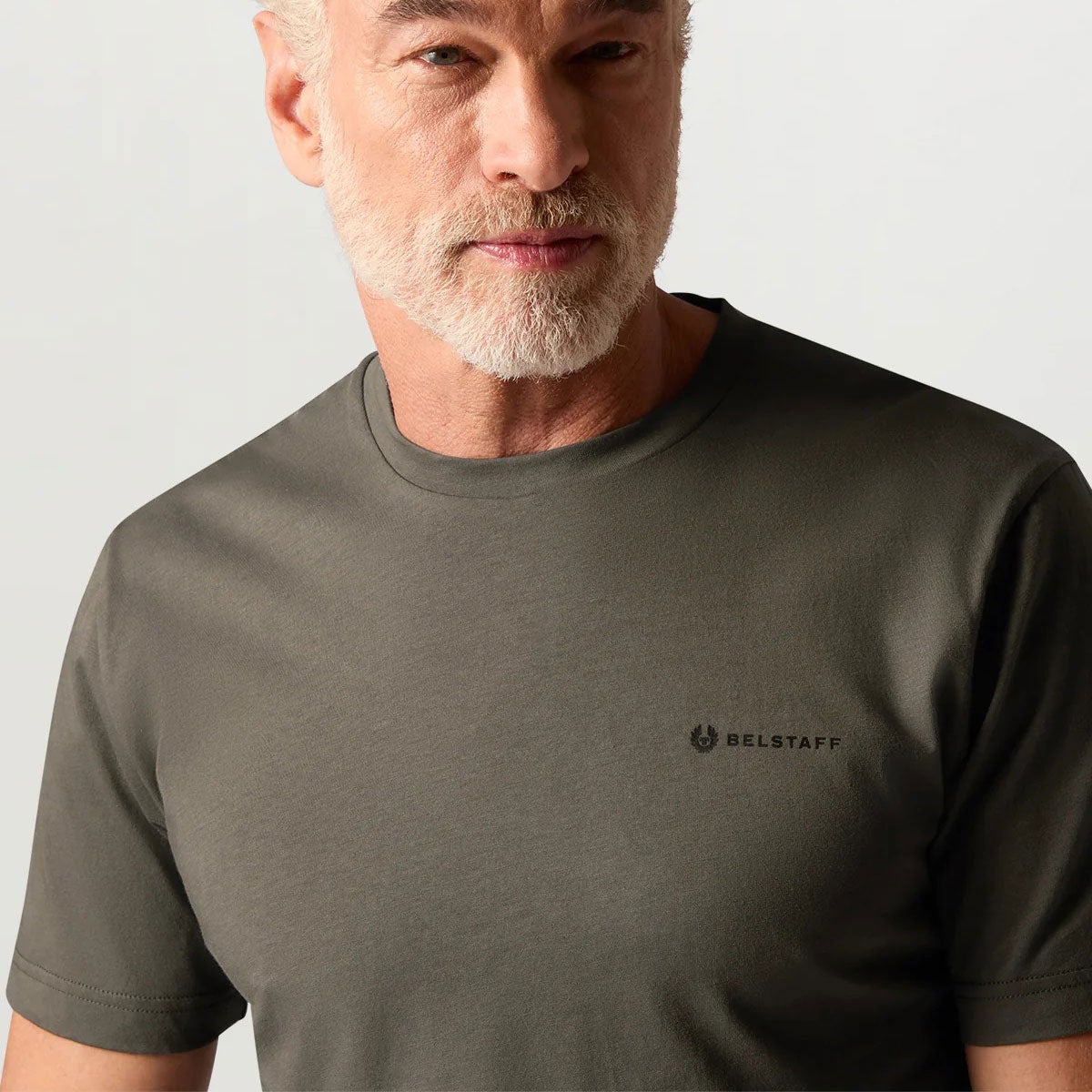 BELSTAFF｜3パック Tシャツ｜トップス｜オリーブ/カーキ/ストーン｜モデル着用