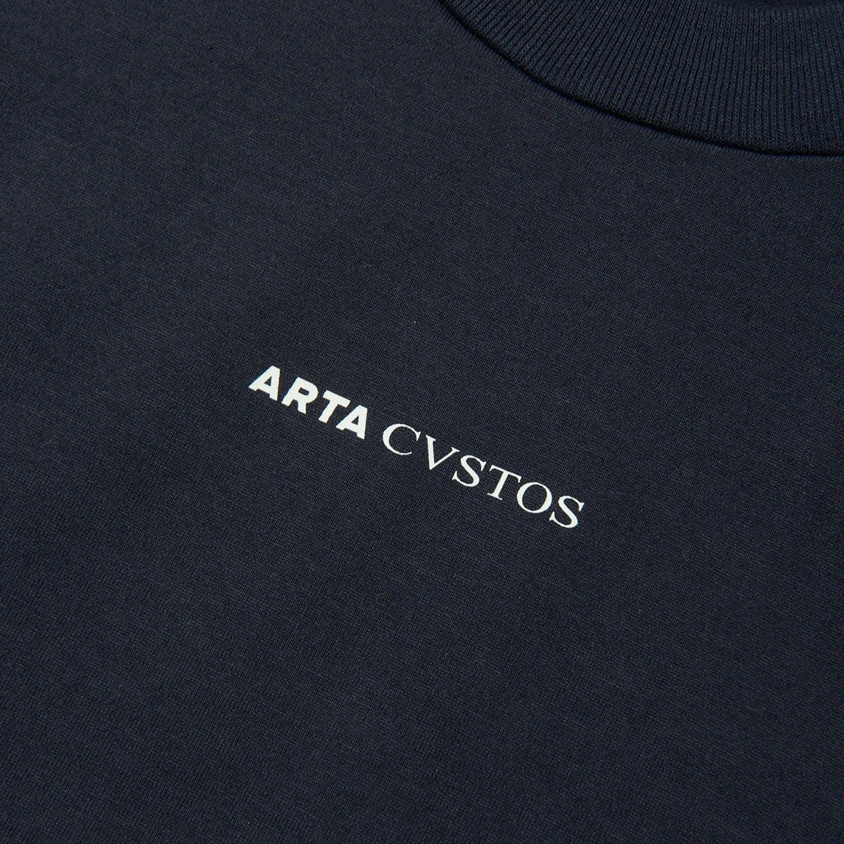 ARTA｜ARTA CVSTOS フロント バックロゴ Tシャツ｜ウェア｜ネイビー