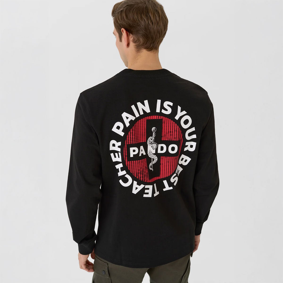 Pando Moto｜トミー ペイン ブラック オーバーサイズ ロングスリーブ Tシャツ｜トップス｜ブラック｜モデル着用