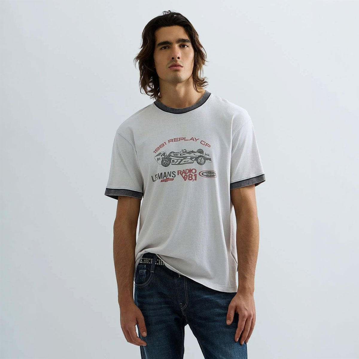 REPLAY｜フォーミュラ1 プリント レギュラーフィット Tシャツ｜トップス｜ライラック・ヒント｜モデル着用