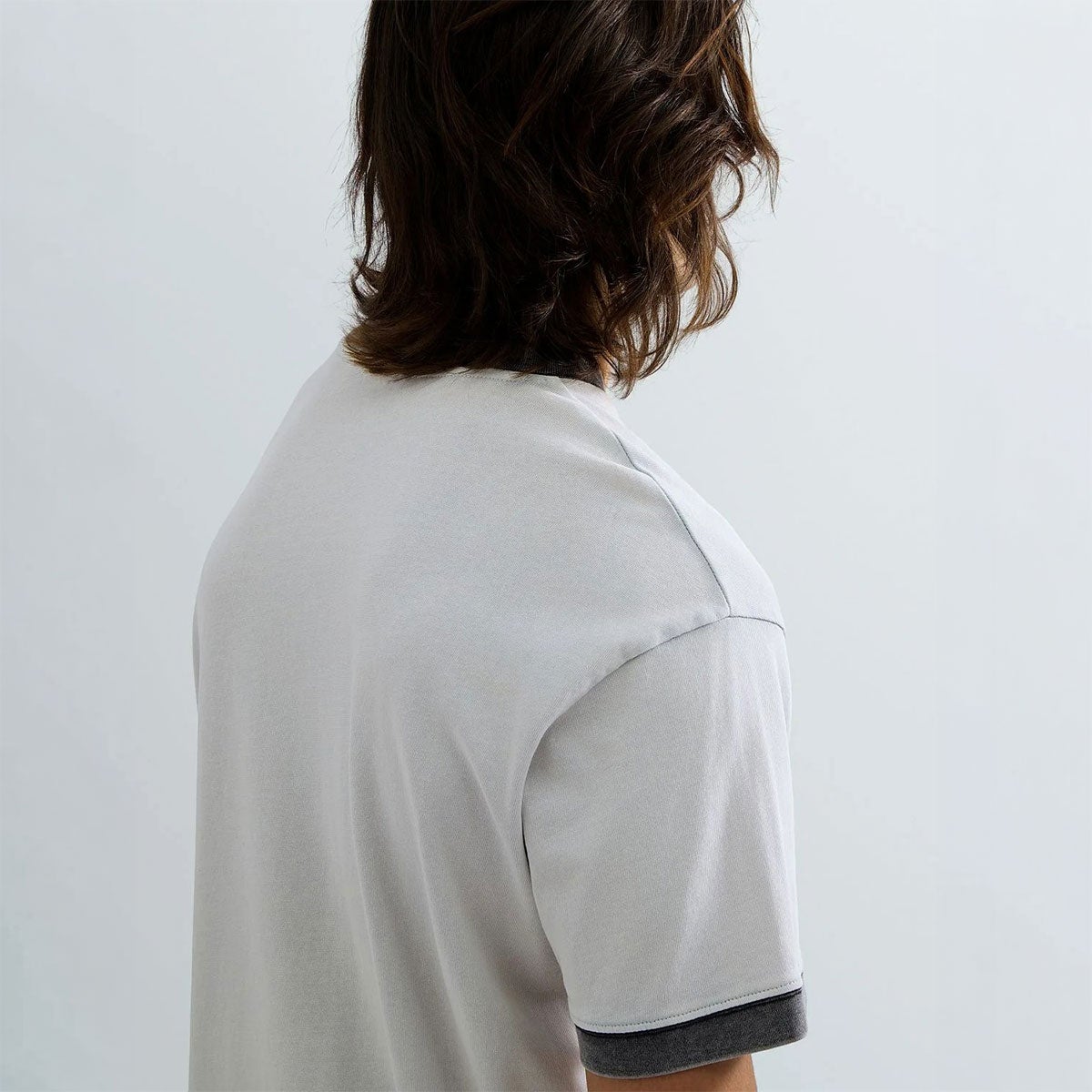 REPLAY｜フォーミュラ1 プリント レギュラーフィット Tシャツ｜トップス｜ライラック・ヒント｜モデル着用