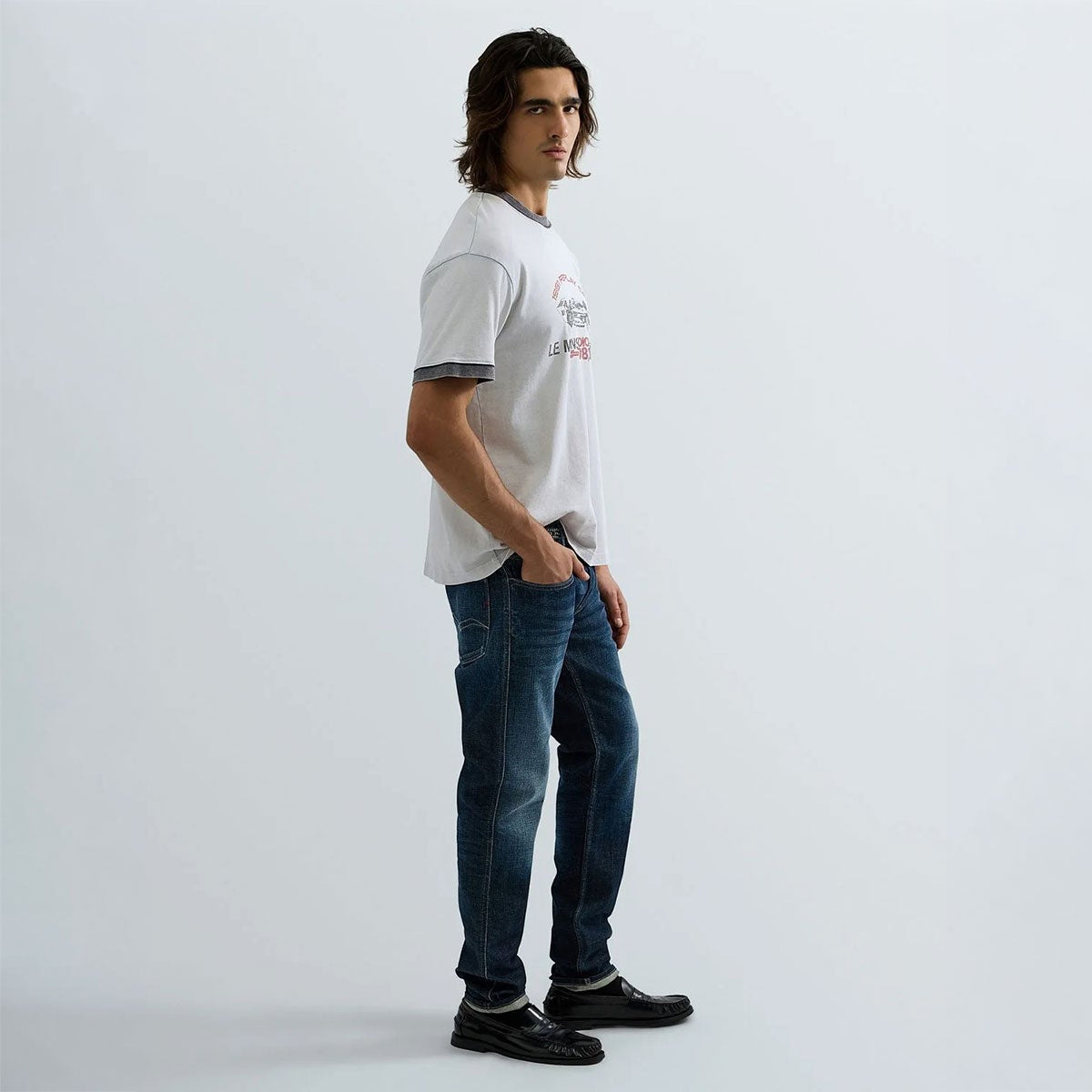 REPLAY｜フォーミュラ1 プリント レギュラーフィット Tシャツ｜トップス｜ライラック・ヒント｜モデル着用