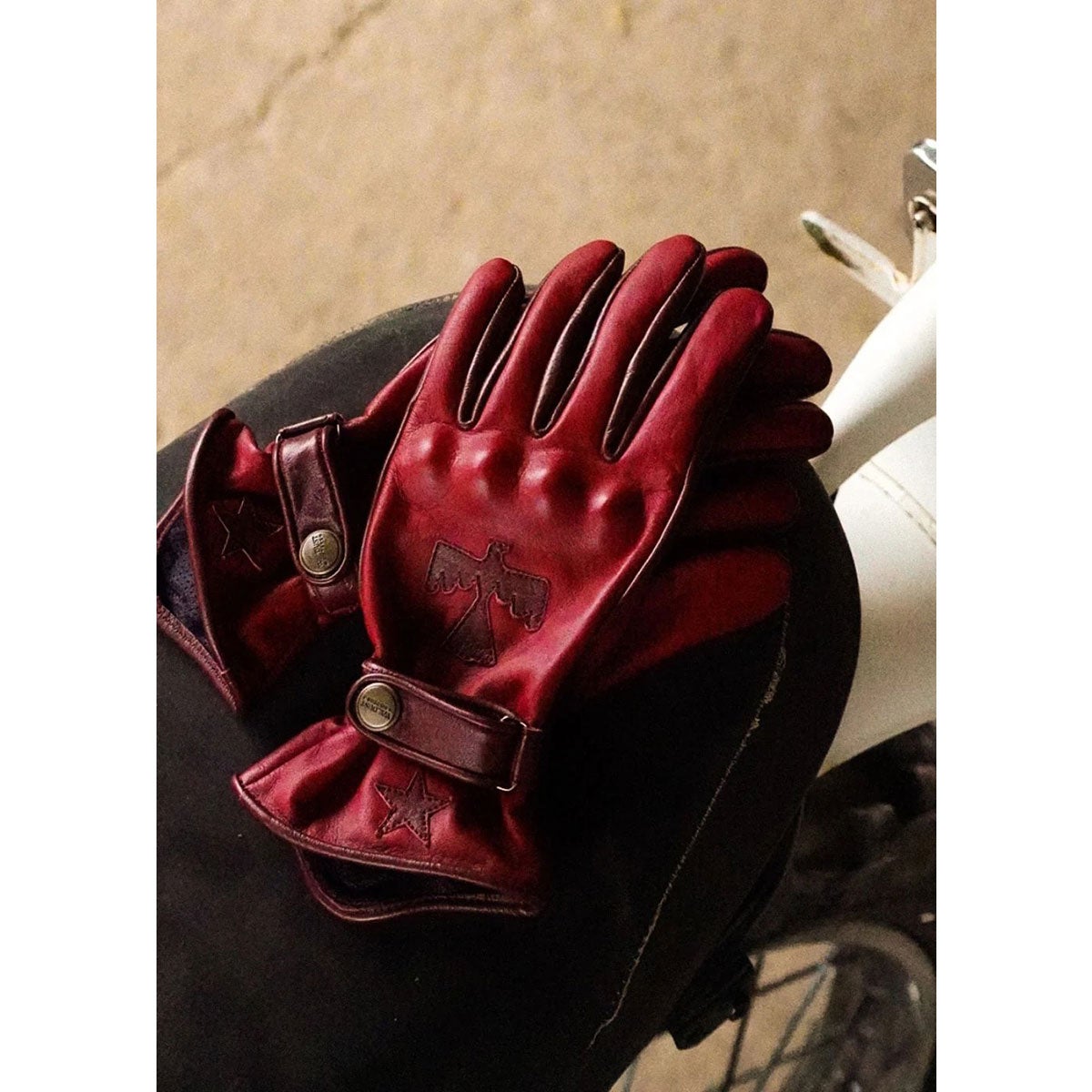 Wildust｜KP スクロー グローブ｜3シーズン｜レッド｜モデル着用