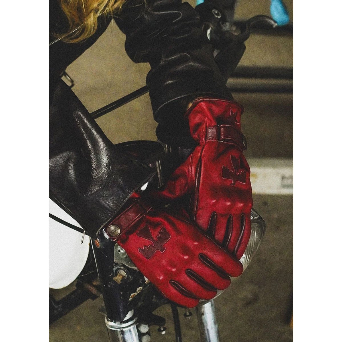 Wildust｜KP スクロー グローブ｜3シーズン｜レッド｜モデル着用